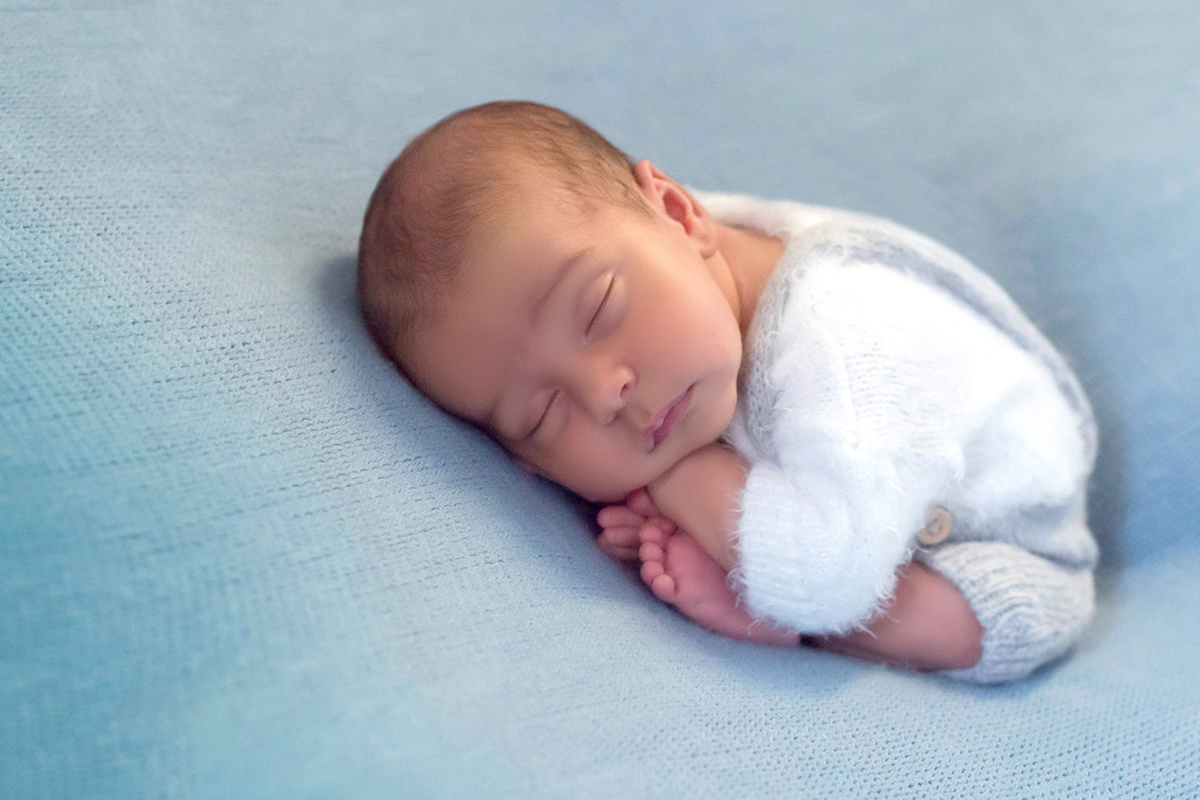 Fotografias de newborn do Adam. Pose do Coala. Ensaio realizado em Pará de Minas