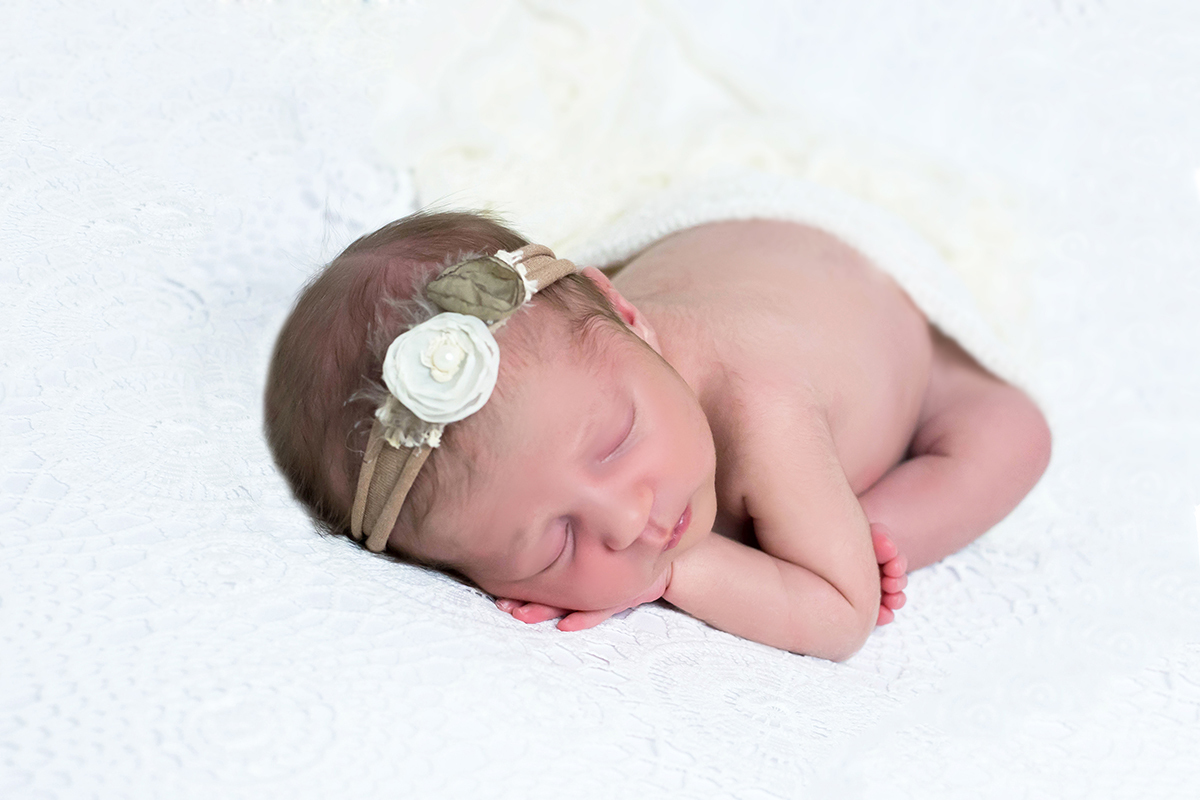 ensaio de newborn da Alana. Pose no Puff