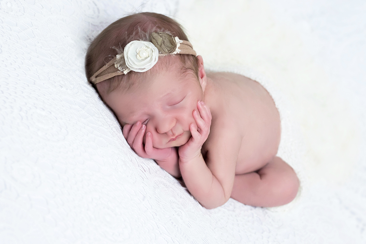 Alana de 15 dias em suas fotos de recém nascido em Pará de Minas