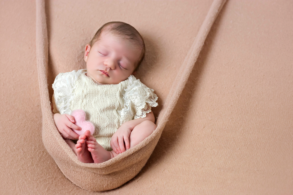 Alana de 15 dias em suas fotos de recém nascido em Pará de Minas