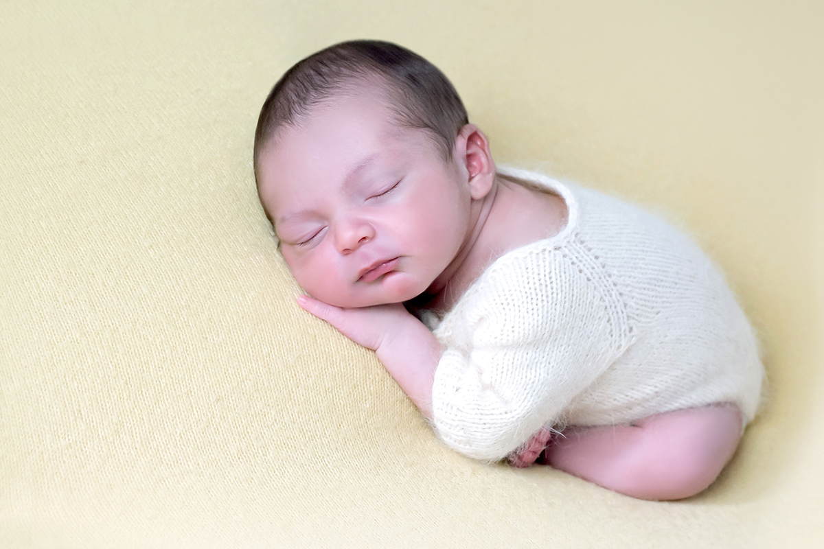 Isaac com 9 dias em seu ensaio de newborn, em Pará de Minas