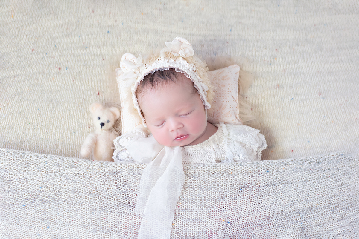 Fotografia newborn da Aurora de 8 dias em Pará de Minas