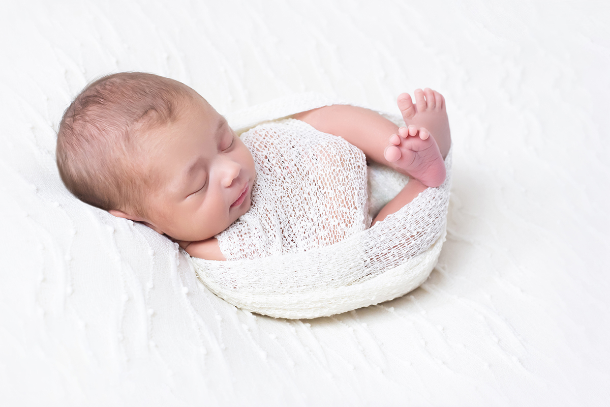 Maria de 11 dias em suas fotos de recém nascido