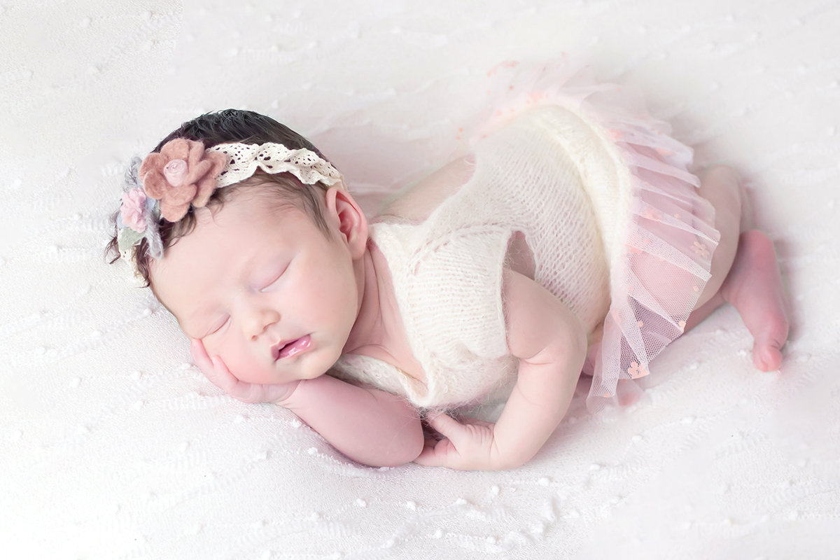 Pose no puff. Ensaio de recém nascido da Maria Cecília de 11 dias