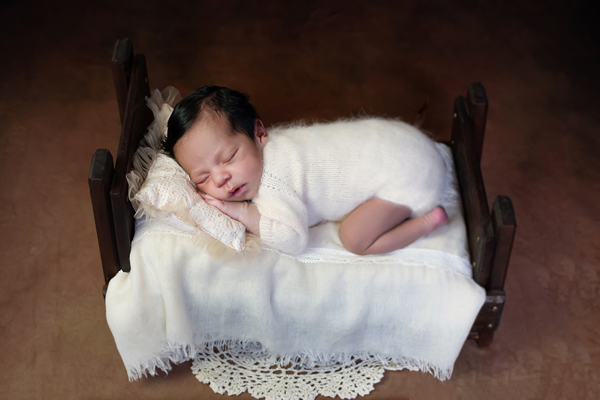 Foto na caminha, no ensaio de newborm do Benjamim