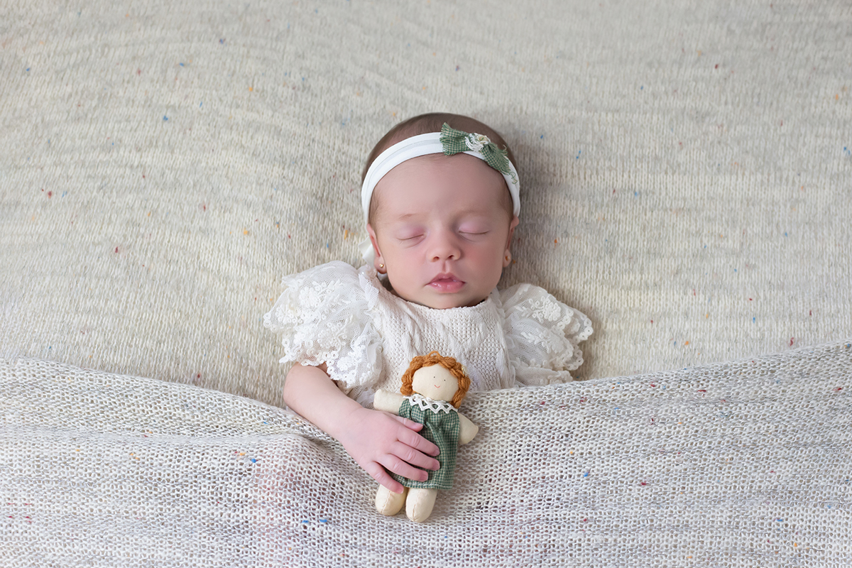 Ayla em suas fotos newborn em Pará de Minas