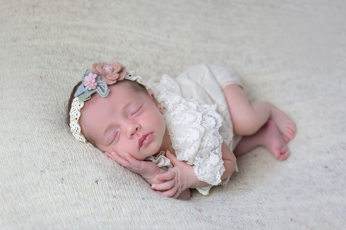 Ensaio de recém nascido em Pará de Minas da Ayla de 12 dias