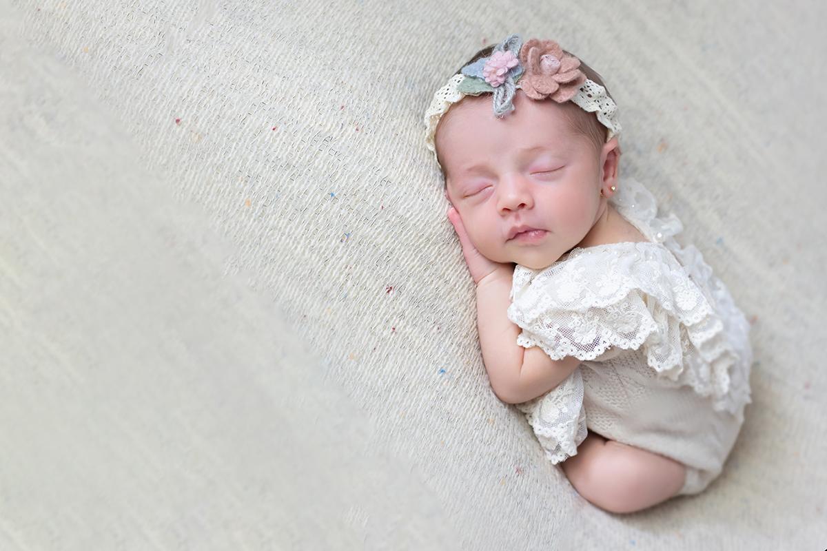 Posse no puff da Ayla em suas fotos de recém nascidos em Pará de Minas