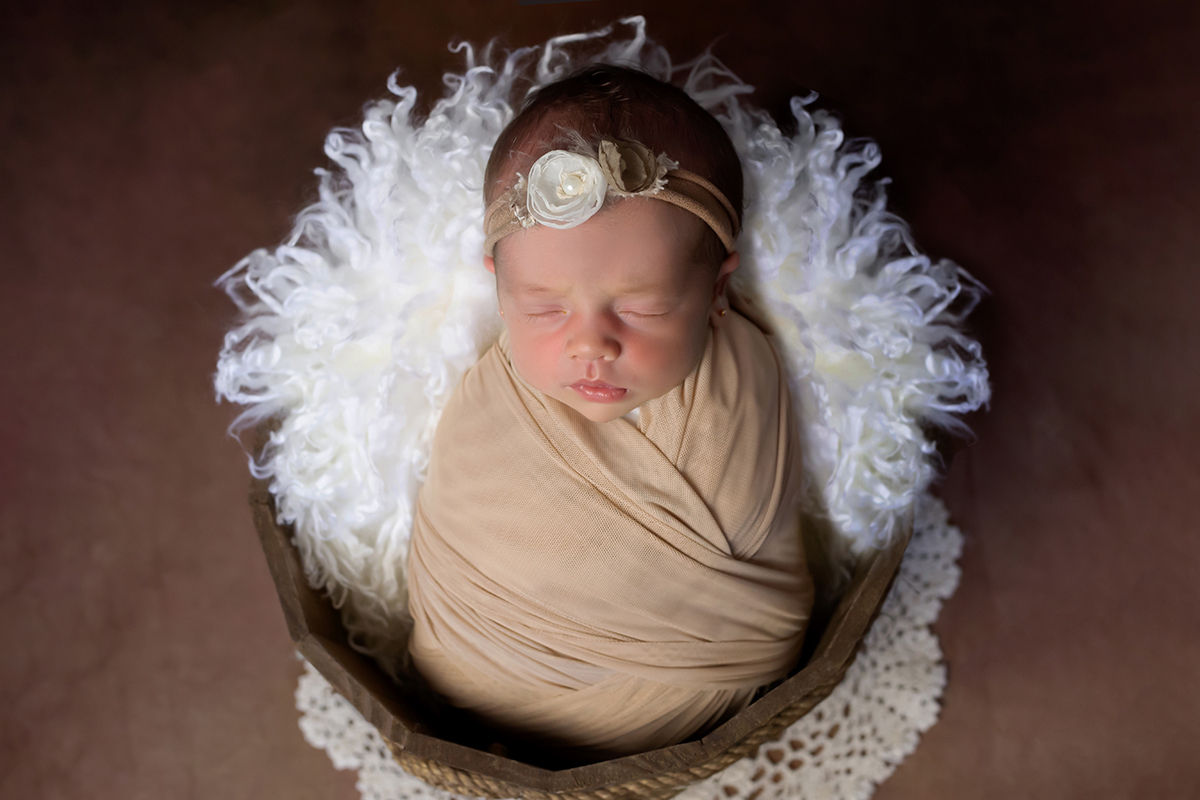 Pose no props baldinho da Ayla em suas fotos newborn