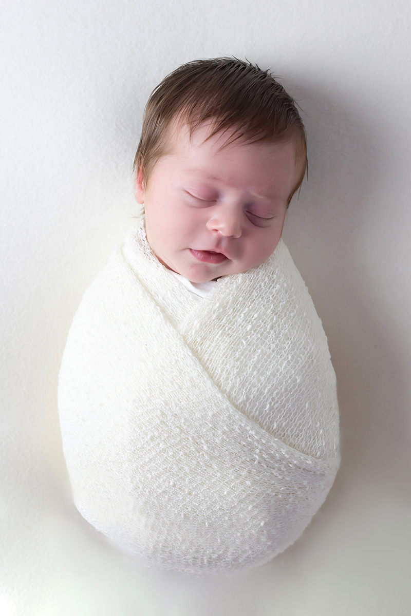 Ensaio newborn do Anthony de 9 dias. Pose do saco de batata. Ensaio ocorrido em Pará de Minas