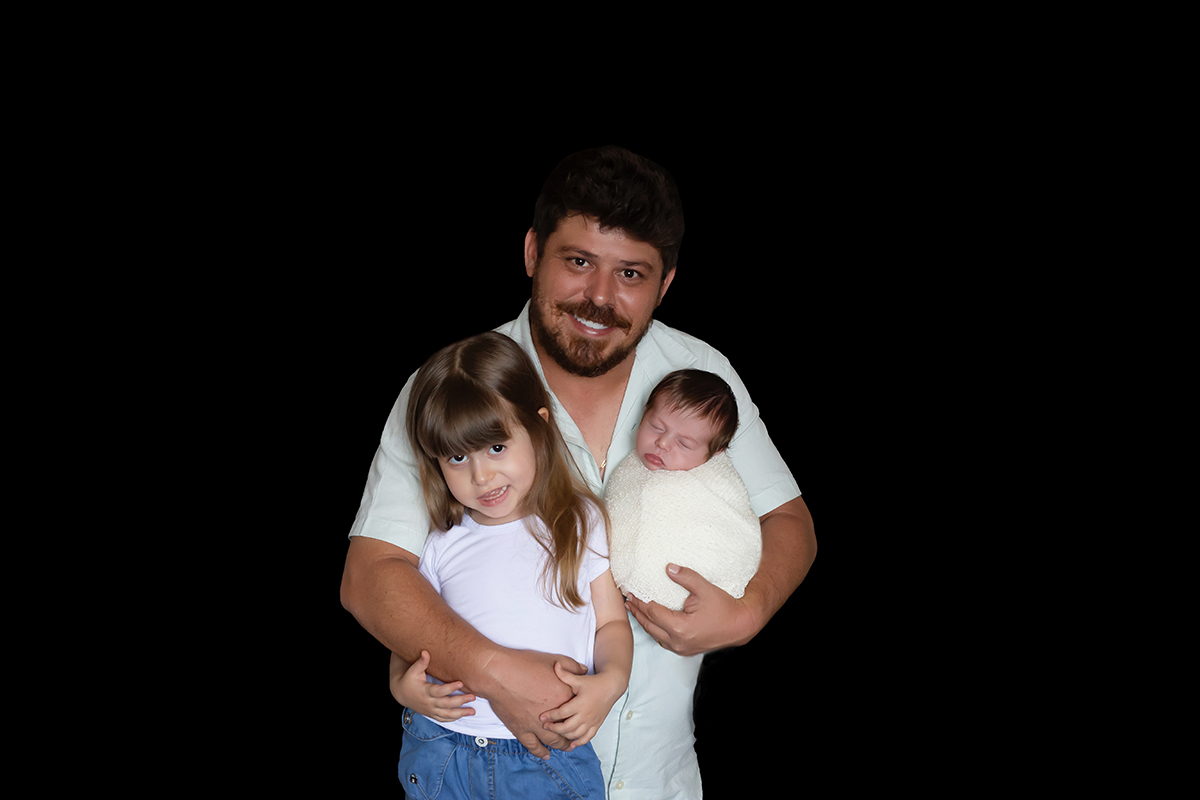 Ensaio de recém nascido do Anthony de 9 dias. Foto com o papai e a irmãzinha