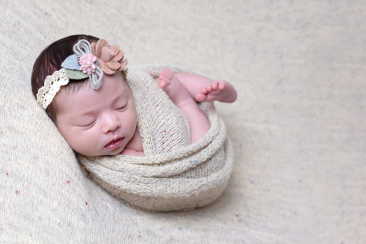 Cecilia de 9 dias em seu ensaio de reccém nascido em Pará de Minas