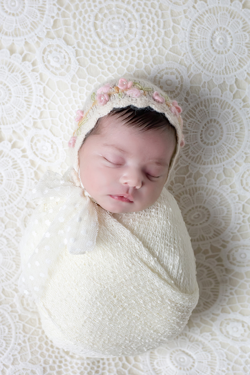 Cecilia em seu ensaio de newborn em Pará de Minas