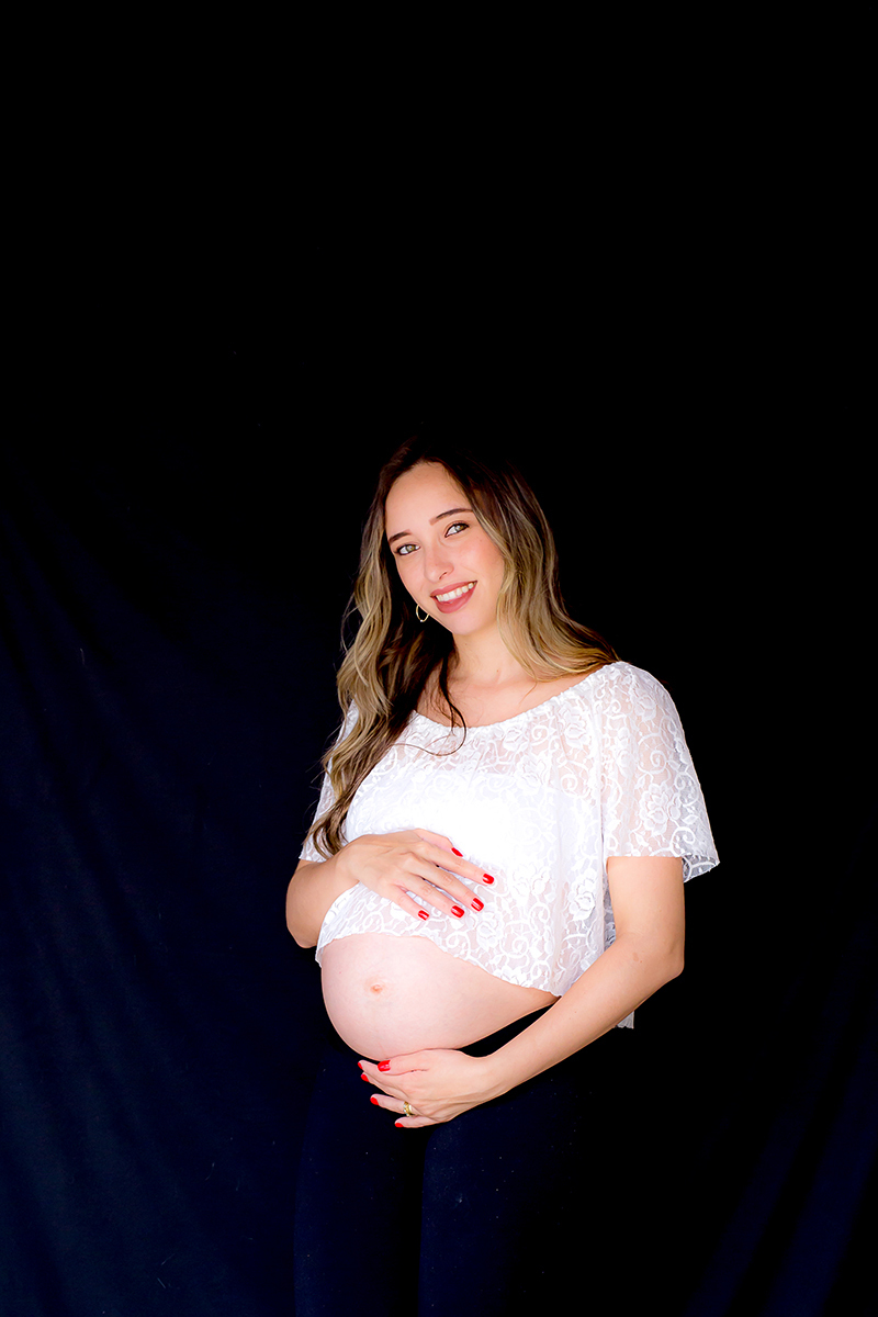 Esperando pela Ana Laura. Ensaio de gestante na casa da cliente em Pará de Minas. 