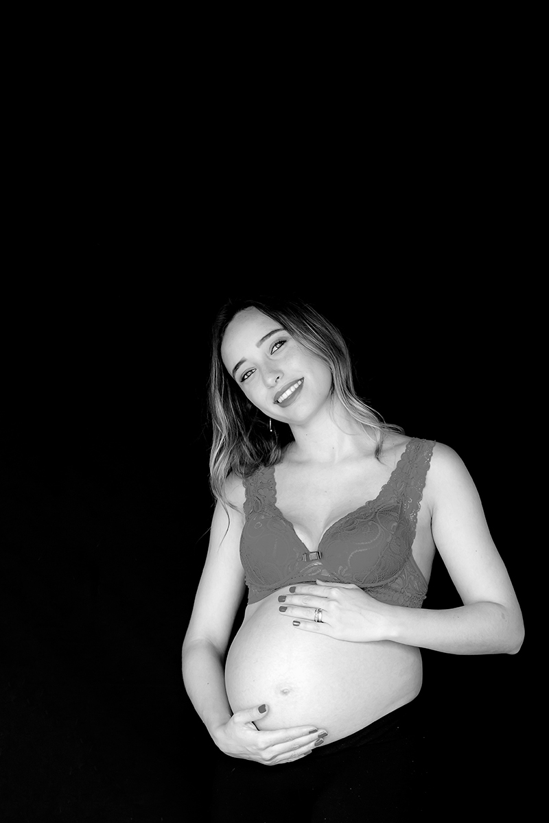 Fotografia de gestante na casa da cliente em Pará de Minas.