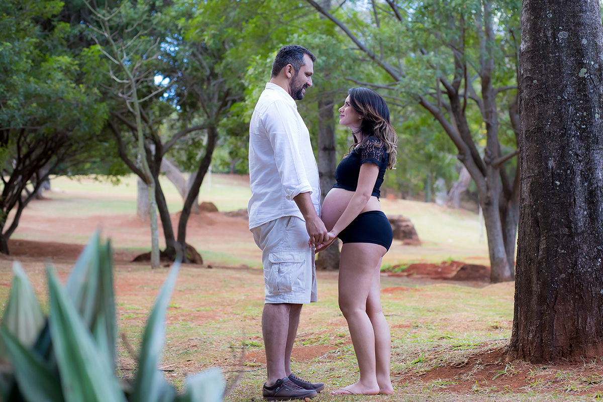 Ensaio de gestantes em ambiente externo em Belo Horizonte. Realizado no Parque das Águas.