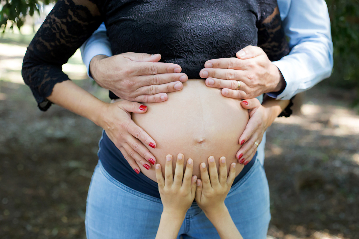 Ensaio de gestante no Jardim Botânico em Curitiba. A espera do Luis.