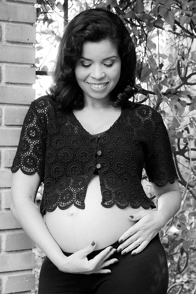 Ensaio de Gestante em ambiente externo. Ensaio realizado no Jardim Botânico de Curitiba.