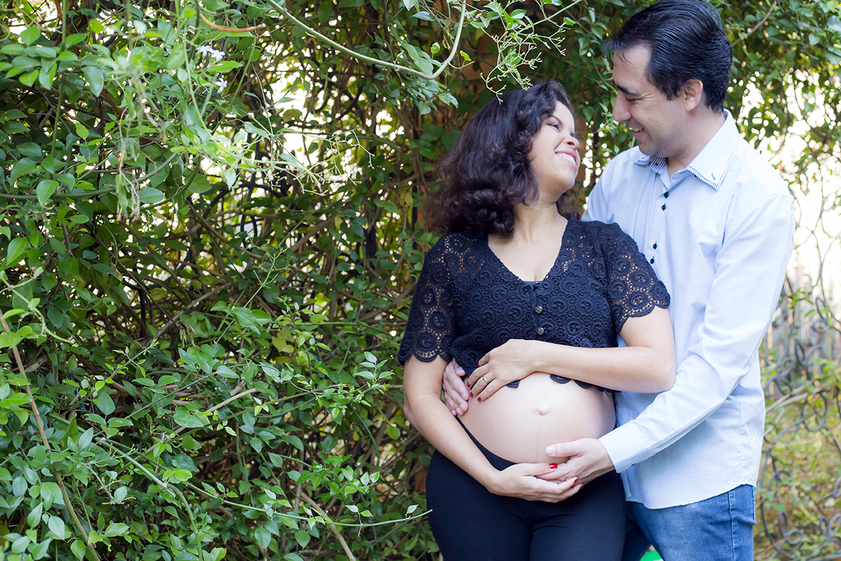 Fotografia de gravida em Curitiba. Ensaio realizado no Jardim Botânico.