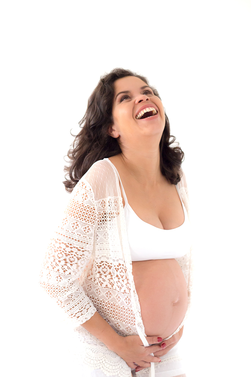 Ensaio de gestante na casa da cliente em Curitiba, Paraná.