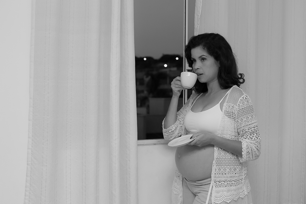 Ensaio na casa da cliente. Ensaio de gestante em Curitiba.