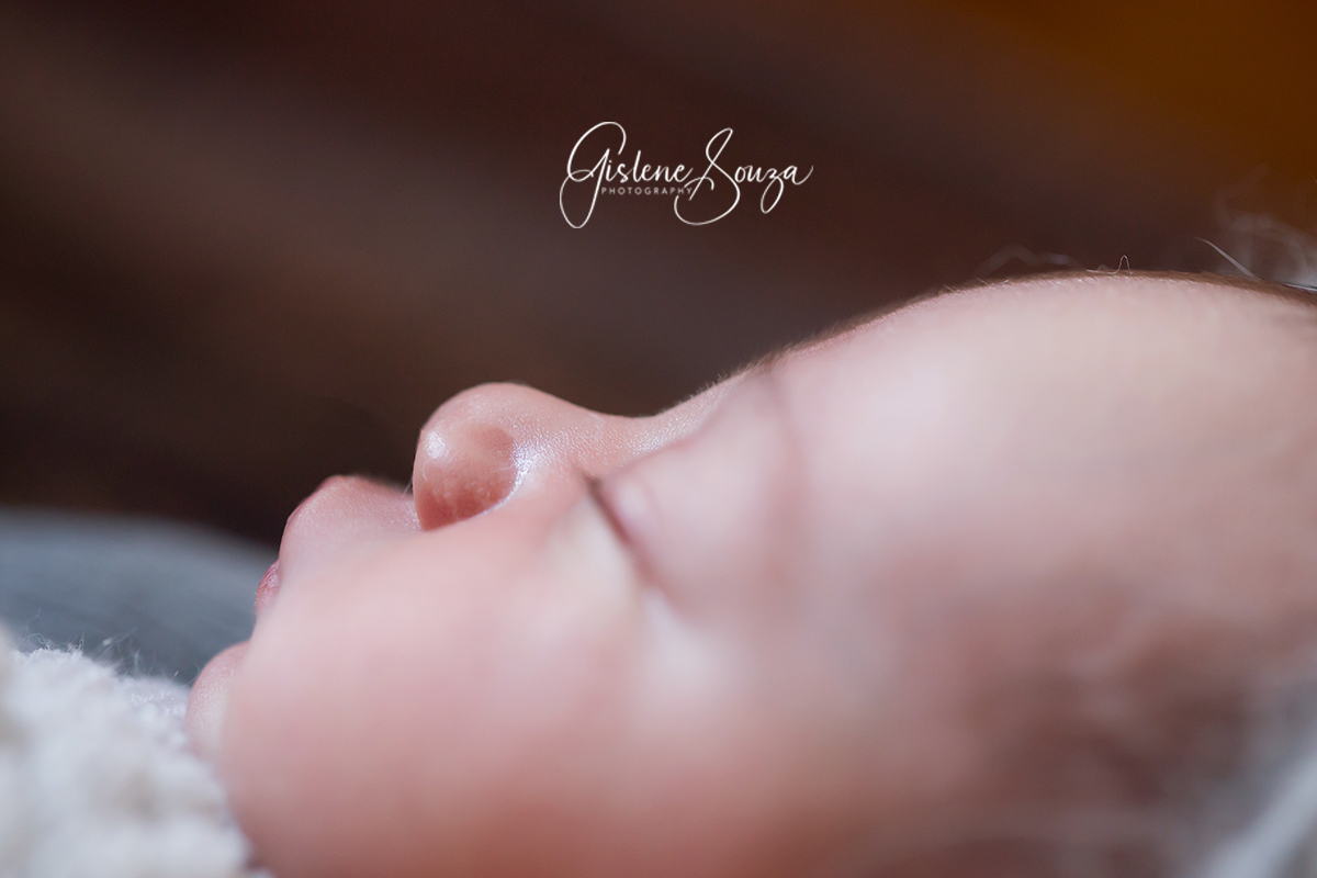 Ensaio de newborn, fotografia macro. Foto em estúdio em Belo Horizonte.