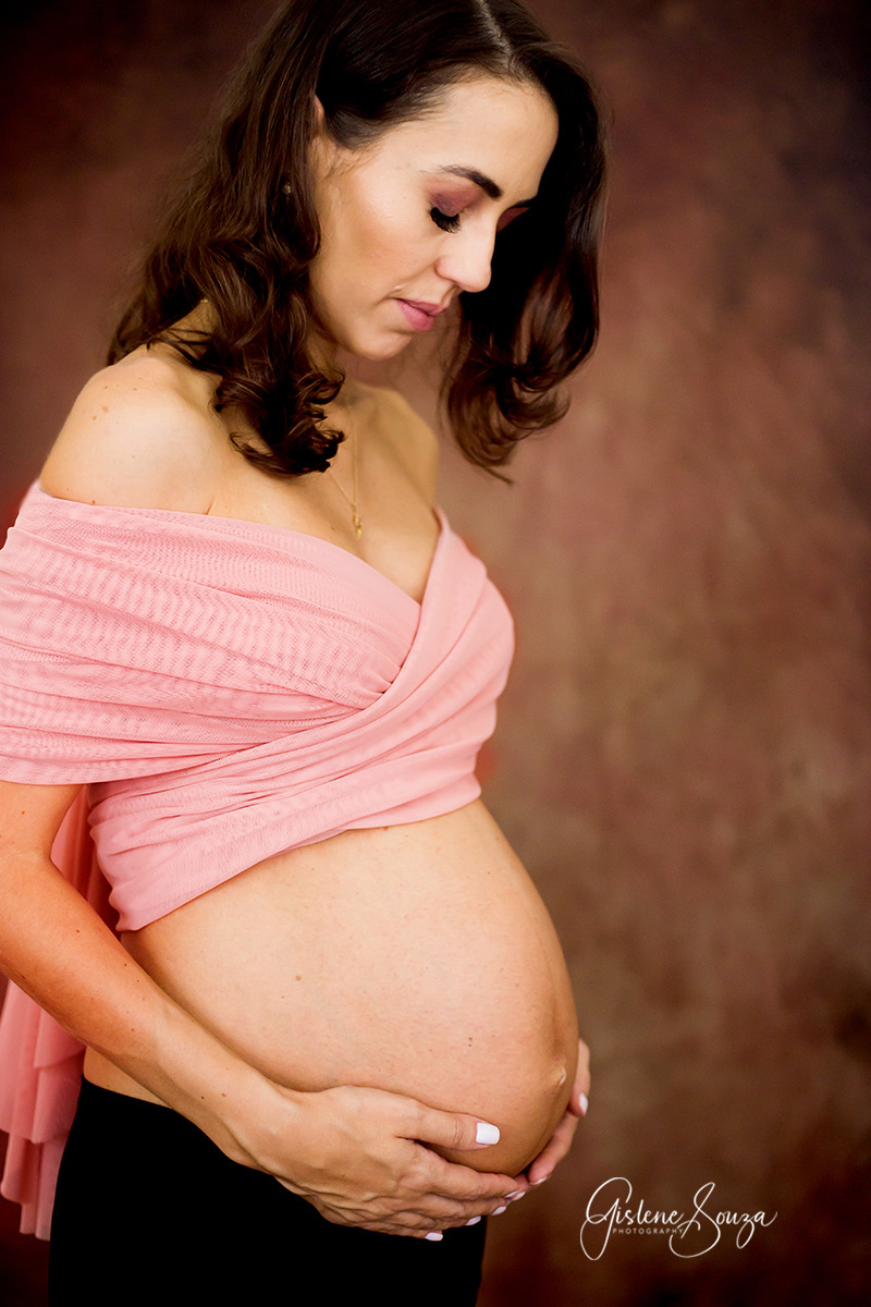 Fotografia de gravidas em Para de Minas. Foto realizada em estúdio.
