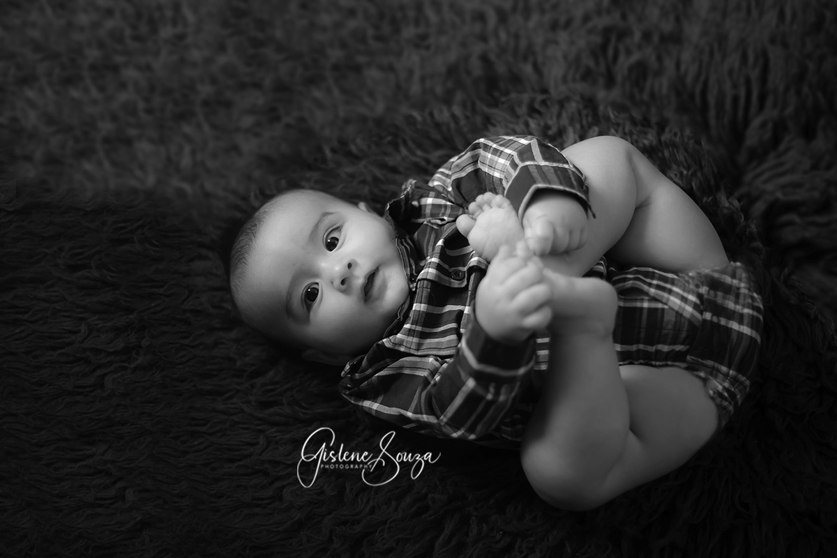 Ensaio de acompanhamento do Vinícius 6 meses. Fotografia em Pará de Minas.