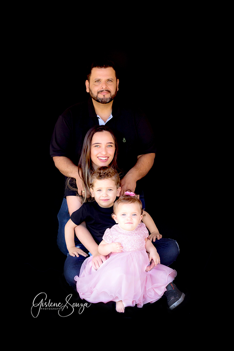 Ana Laura e sua família no ensaio Smash the cake. Ensaio em Pará de Minas.