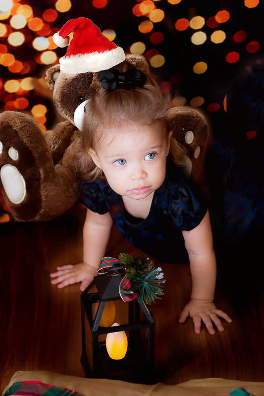 Ensaio de Natal 2020 em Pará de Minas. Mini ensaio de Natal da Cecília de um aninho e 10 meses. Cenário de Natal de Luzes.