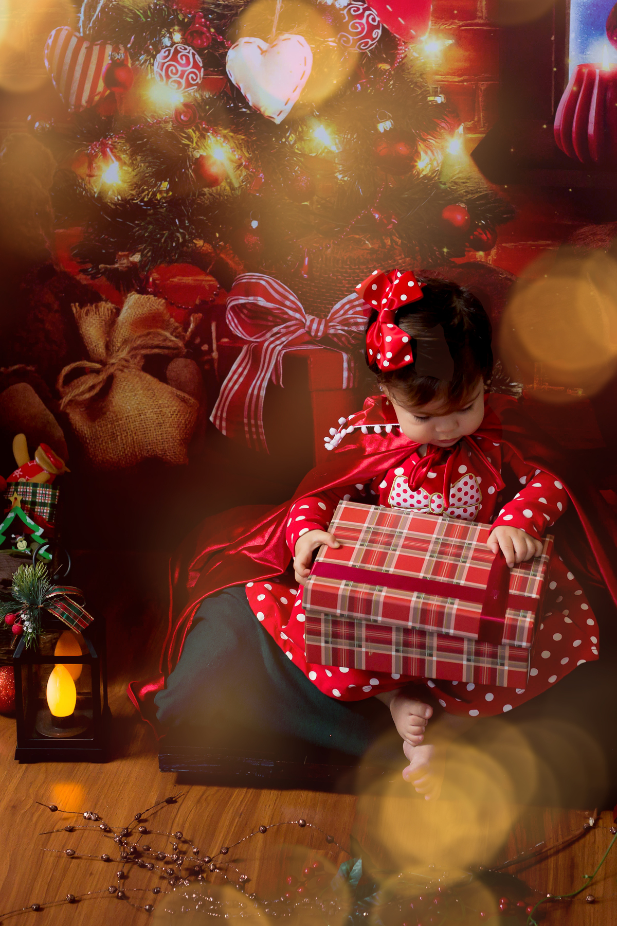 Fotografia infantil de Natal da Raissa em Para de Minas. Ensaio mais esperado do ano desta fofura.