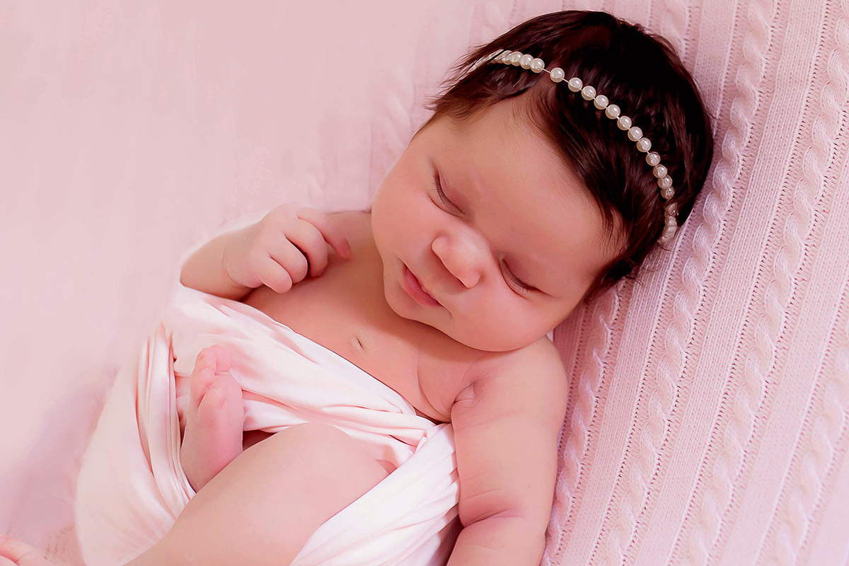 Fotografia de recem nascido em Pará de Minas. Ensaio Newborn da Valentina de 17 dias.