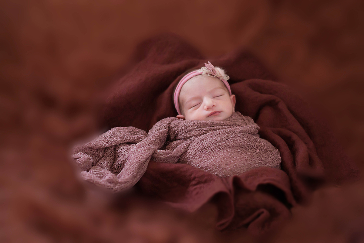 Ensaio de recem nascido da Maria Alice. Fotos na cidade de Mara de Minas.