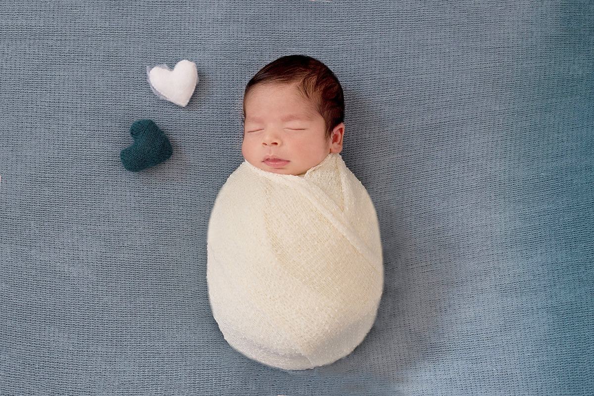 Fotos de Newborn do Bernardo de 11 dias. Pose do saquinho de batata. Fotos realizadas nas cidade de Para de Minas