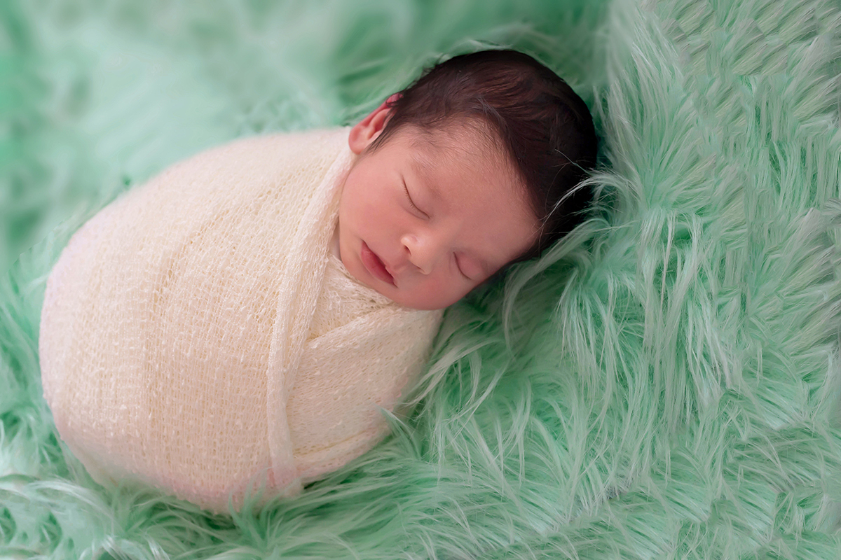 Newborn do Bernardo, um bebê de 11 dias em Pará de Minas.