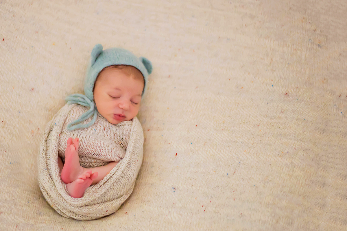 Fotografia de newborn do João Pedro. Um bebê foto de 11 dias. Ensaio realizado em Pará de Minas