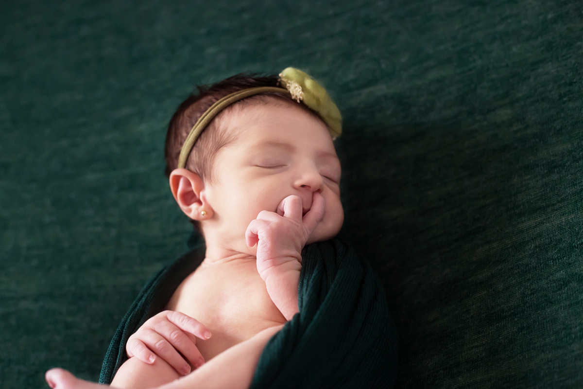 Maria Luísa de 19 dias em seu ensaio de recém nascidos em Pará de Minas