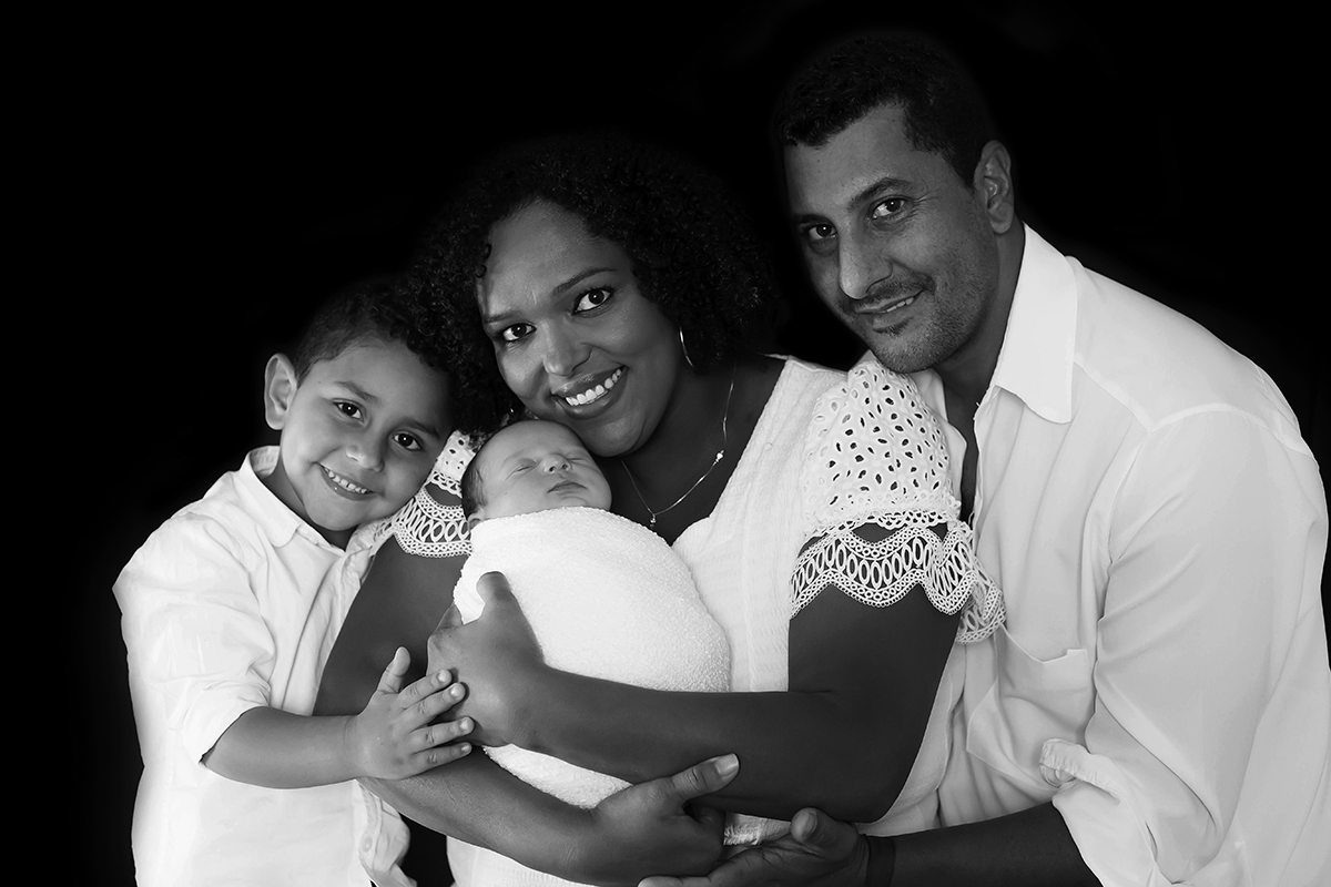 Ensaio newborn do Gabriel de 12 dias, com sua família, em Pará de Minas.