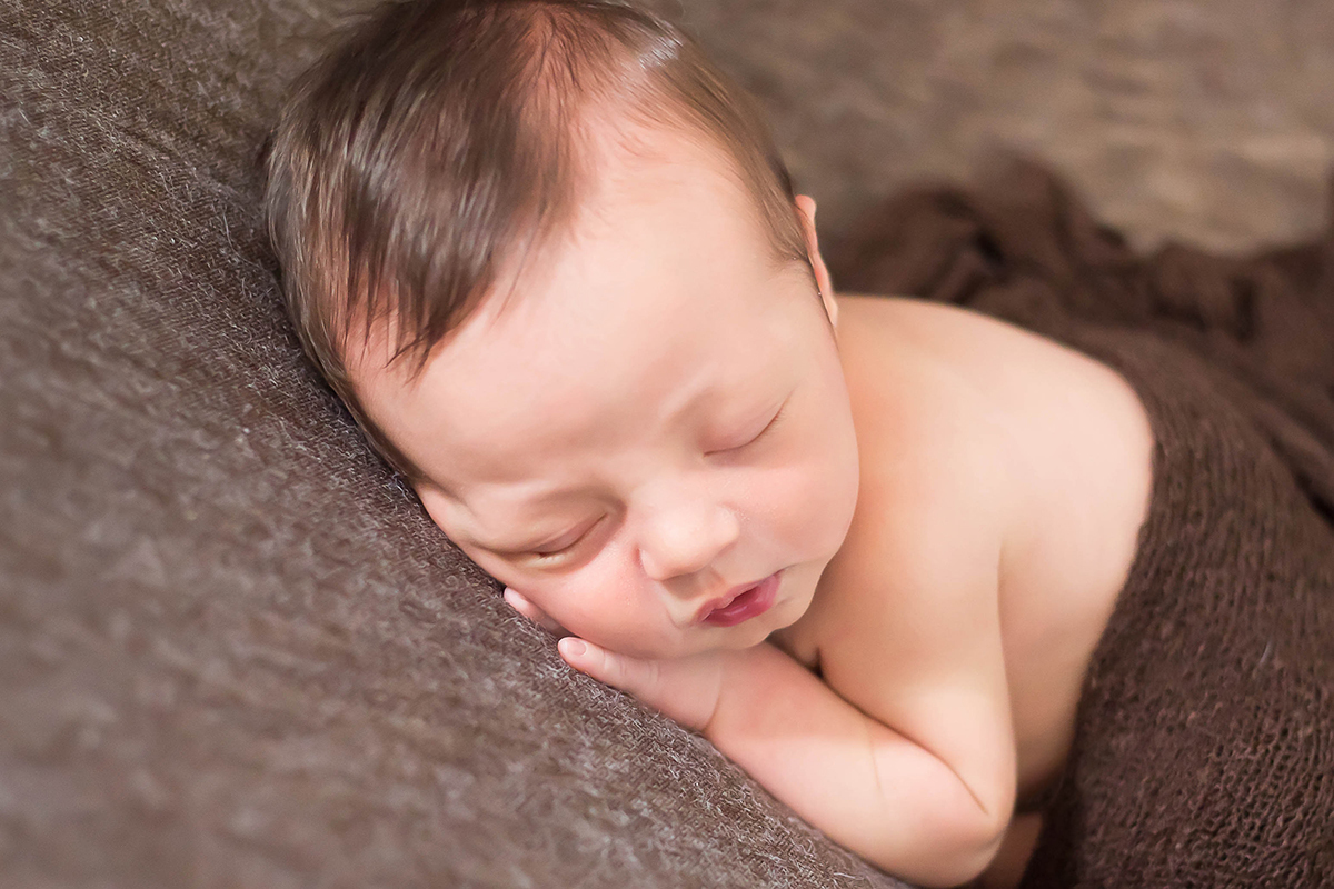 Murilo de 8 dias em seu ensaio de recém nascido em Pará de Minas