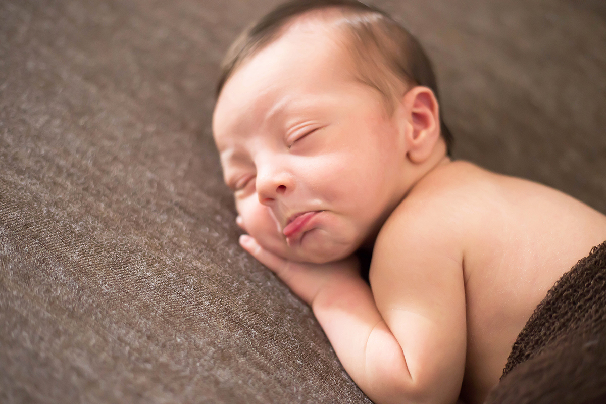 Fotos de recém nascido do Murilo de 8 dias. Ensaio ocorrido em estúdio em Pará de Minas.