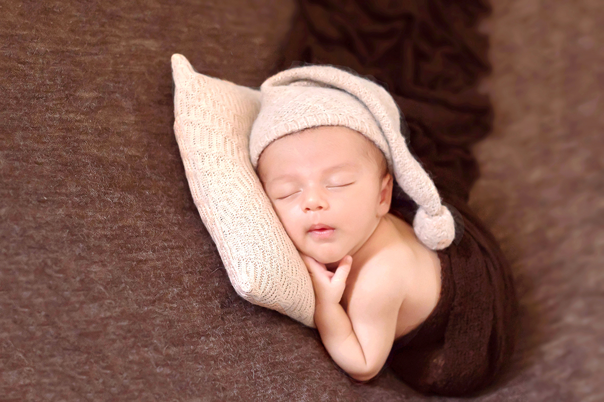 Gael de 24 dias em seu ensaio de newborn em Para de Minas