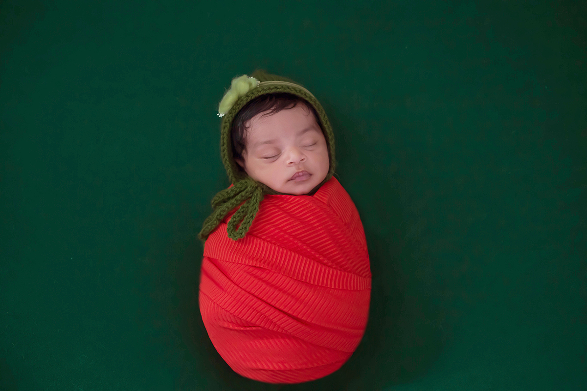 Fotografia de recem nascidos na cidade de Para de minas. Violeta Maria de 16 dias.