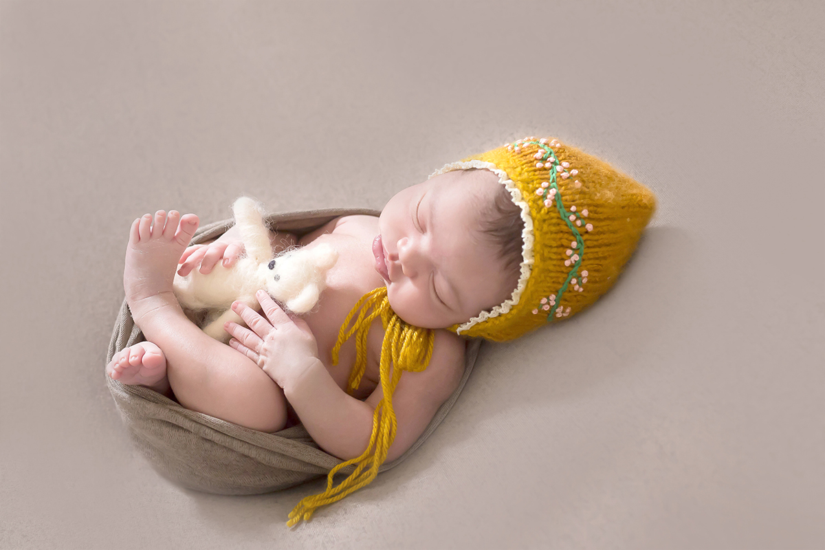 Elisa em seu primeiro ensaio fotográfico. Ensaio de newborn em Pará de Minas