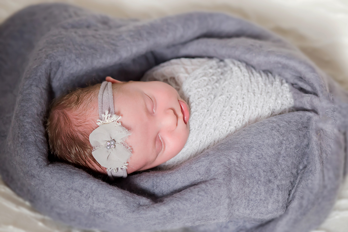 Ayla de 19 dias em seu book de recém nascido em Pará de Minas