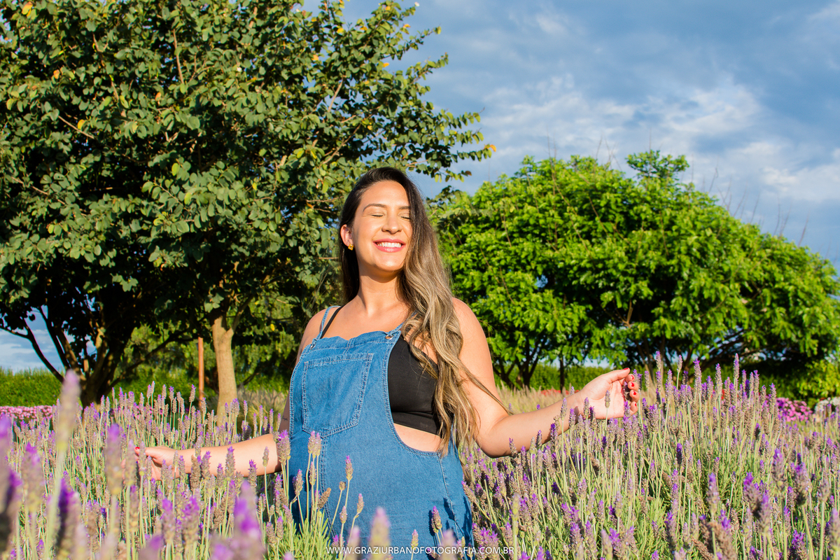 ensaio gestante campo de lavanda