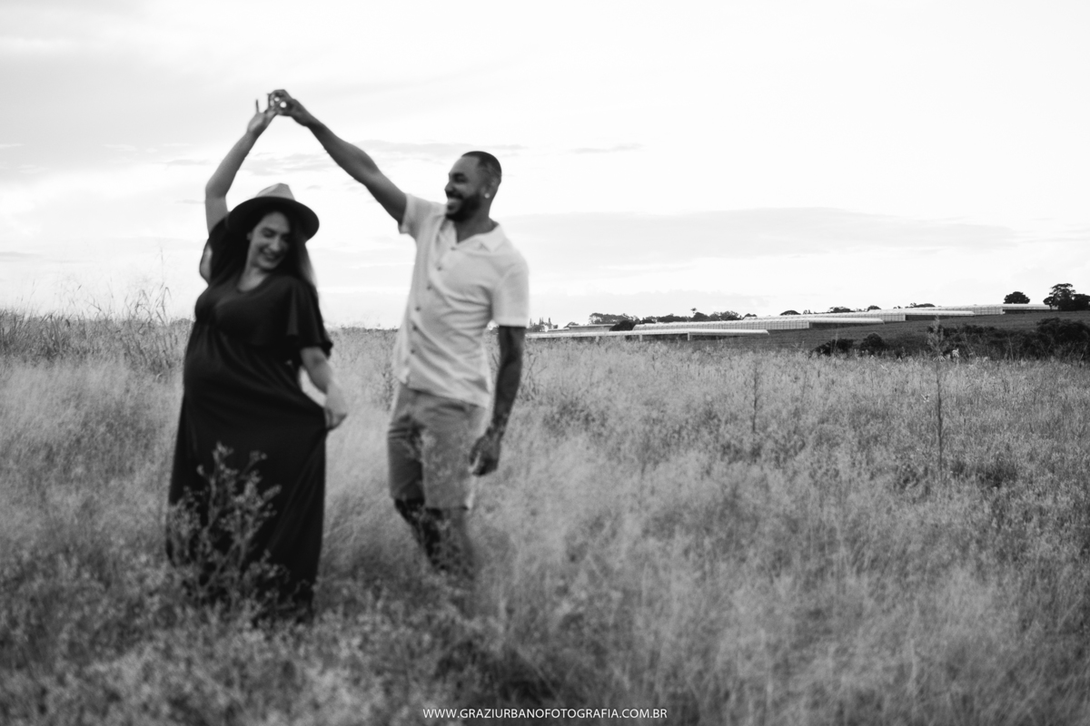 ensaio gestante no campo