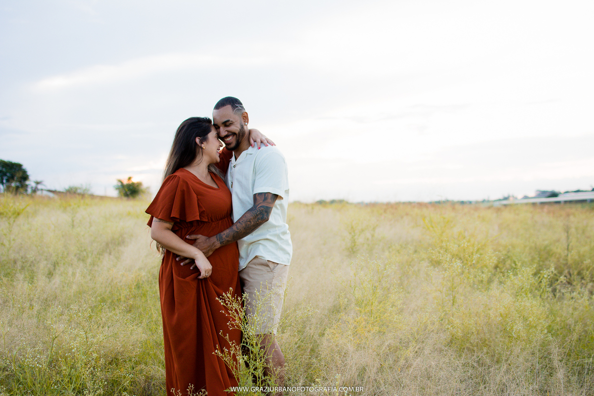 ensaio gestante no campo