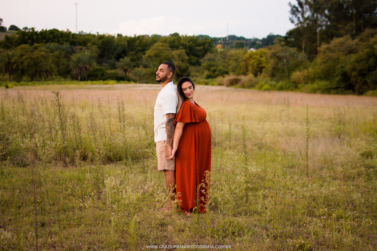 ensaio gestante no campo inspiração