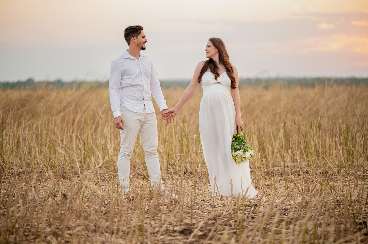 Um casal na lavoura