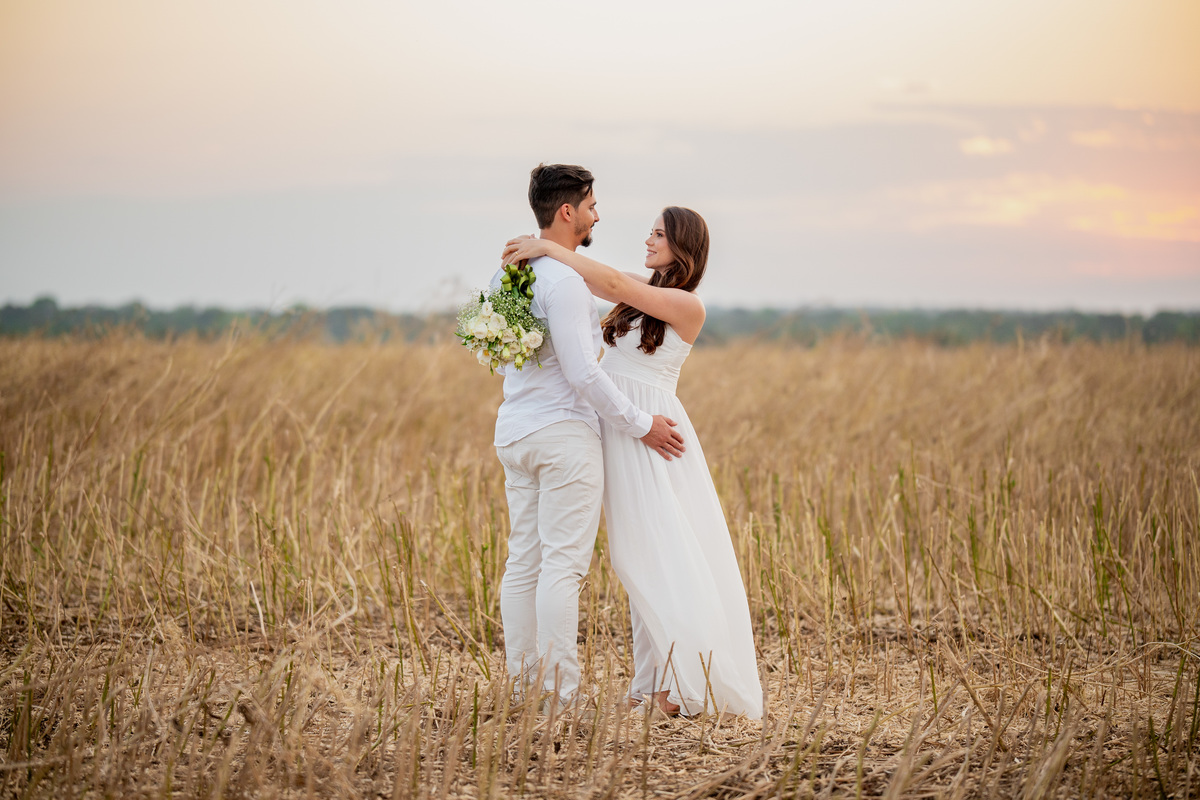 Um casal na lavoura